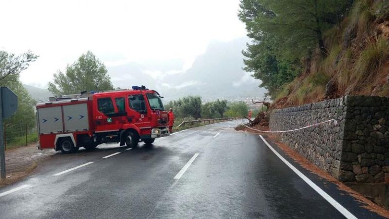 Las tormentas provocan inundaciones en el Auditorio de Manacor y en varias carreteras de Mallorca