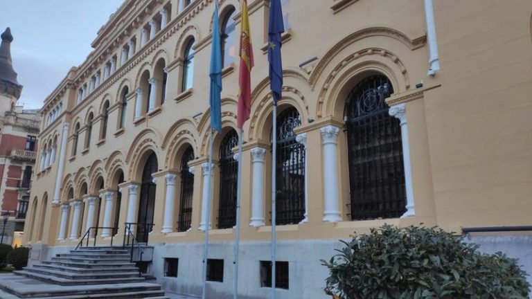 Los críticos de la FSA-PSOE con Barbón se rebelan este viernes ante Presidencia