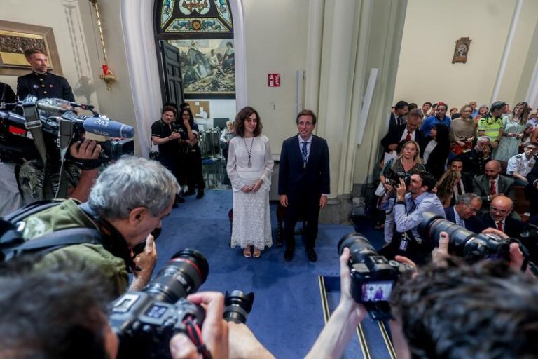 El alcalde Almeida promete una financiación especial en Cataluña para apoyar la candidatura de Salvador Illa
