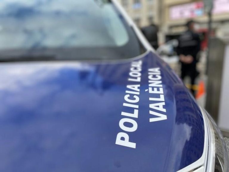 Murió una mujer de 70 años atropellada por un camión en una calle de Valencia