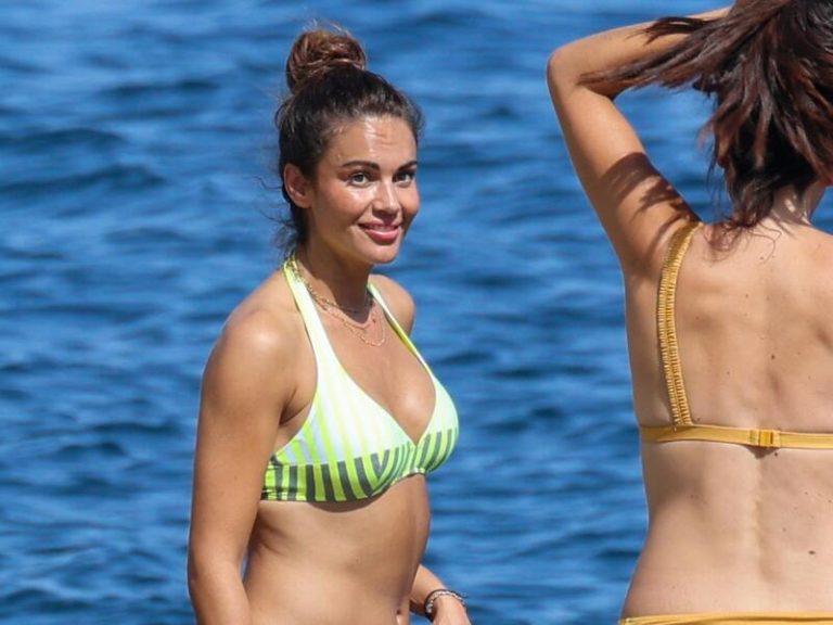 Lara Álvarez deslumbra con su espectacular figura en Mallorca junto a María José Suárez