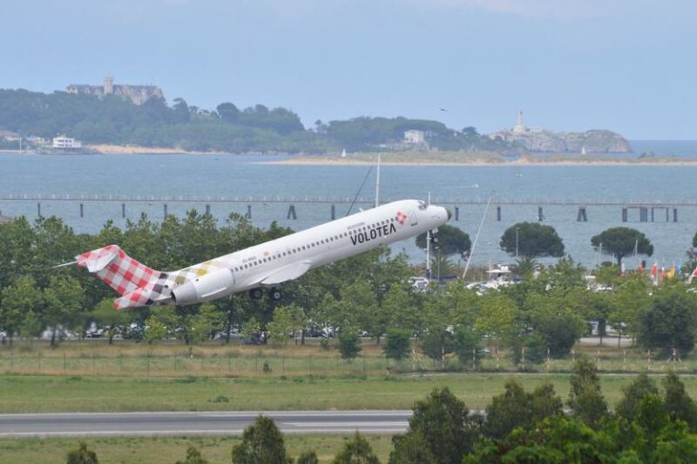 Volotea cancela los vuelos entre Santander y Murcia debido a la tormenta en Baleares