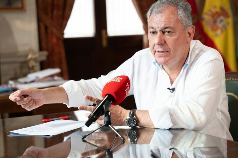 El alcalde de Sevilla atribuye a la oposición la imposibilidad de ampliar la Feria para 2025
