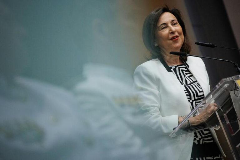 En defensa del CNI, Robles solicita al PP respeto en el proceso de citación de su directora