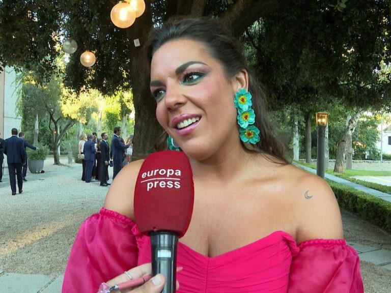 Adriana Dorronsoro deslumbra con su estilo en la boda de Antonio Rossi y señala la falta de Ana Rosa Quintana