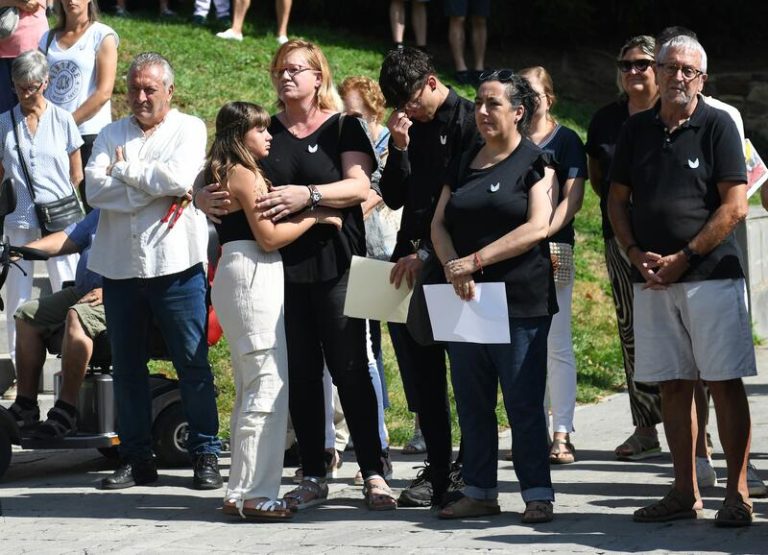 Ripoll (Girona) homenajea con un monolito a las víctimas de los atentados terroristas del 17A