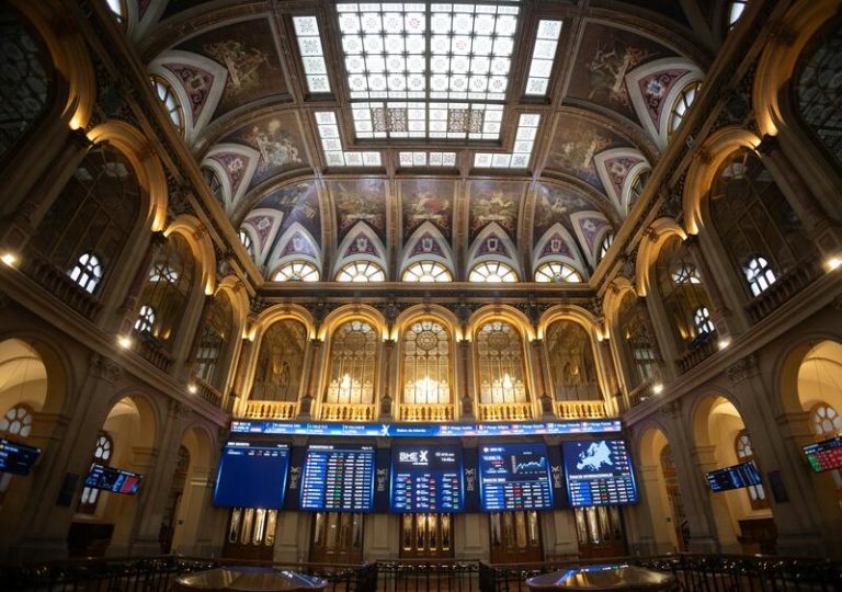 El Ibex 35 inicia la semana en positivo con una subida del 0,2%