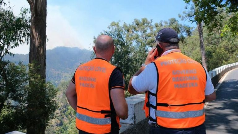 Viajeros perjudicados por el fuego en Madeira con derecho a manutención y hospedaje, según Facua