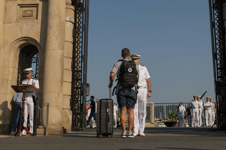 Más de cien futuros marinos se unen a la Escuela Naval de Marín, la Princesa Leonor se une a ellos el 29 de agosto