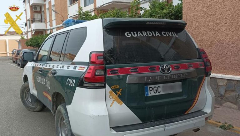 Un menor en Almería investigado por disparar desde una ventana con una escopeta