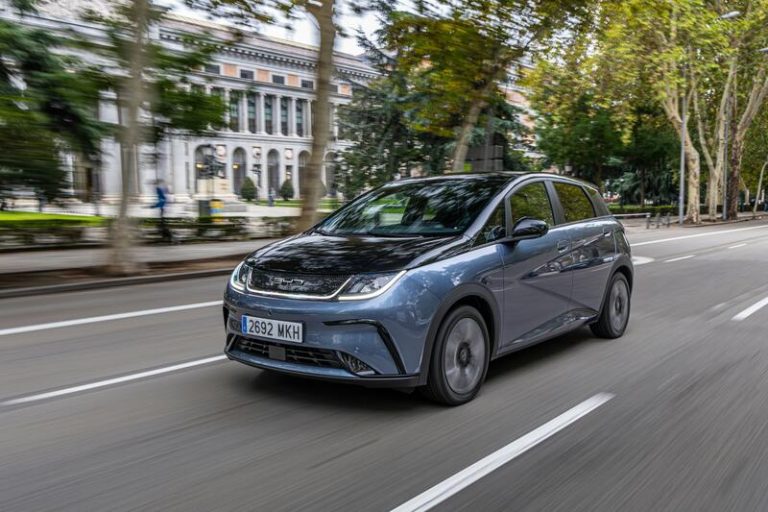 BYD rebaja a 19.990 euros el precio del Dolphin, con una autonomía de hasta 559 kilómetros