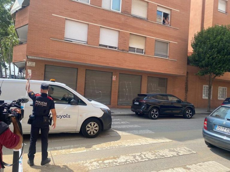 Proceden al levantamiento del cadáver de la mujer asesinada en Rubí, Barcelona
