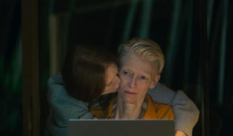 Acaba de estrenarse el tráiler de 'La habitación de al lado', la nueva joya de Almodóvar con Tilda Swinton y Julianne Moore