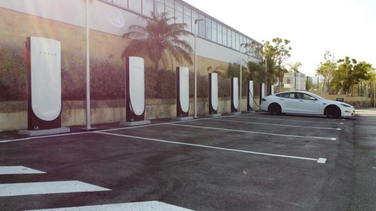 Más de 720 estaciones de carga de Tesla en España: Revolución en movilidad eléctrica