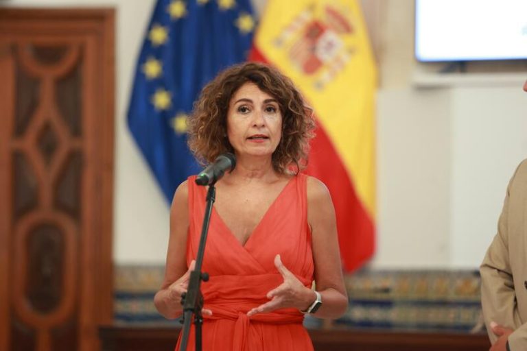 Montero respalda la financiación diferenciada de Cataluña, pero descarta el pacto PSC-ERC como un 
