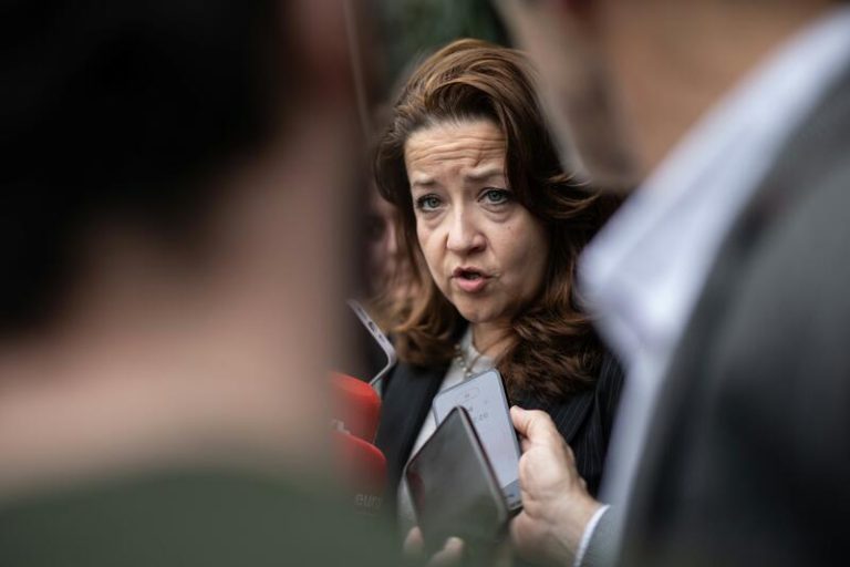 Sanidad Exterior de Madrid se prepara frente al mpox: claves para pasajeros sobre contagio y cómo mantenerse a salvo