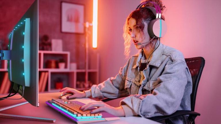 Philips presentó dos nuevos monitores 'gaming' Evnia 8000 con mayor resolución