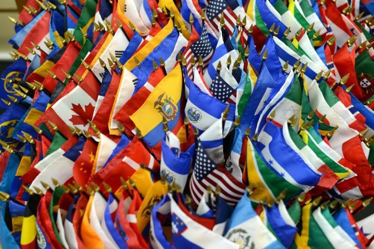 Autoridades a nivel global discuten los obstáculos económicos y sociales de América Latina en el evento de CAF