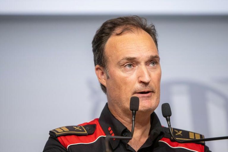 Caos en la persecución de Puigdemont: los Mossos se confunden de coche y el agente pierde el contacto