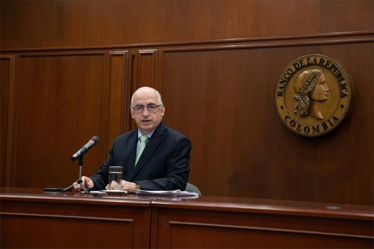 El banco central de Colombia pide bajar los tipos de interés para beneficiar a la economía nacional