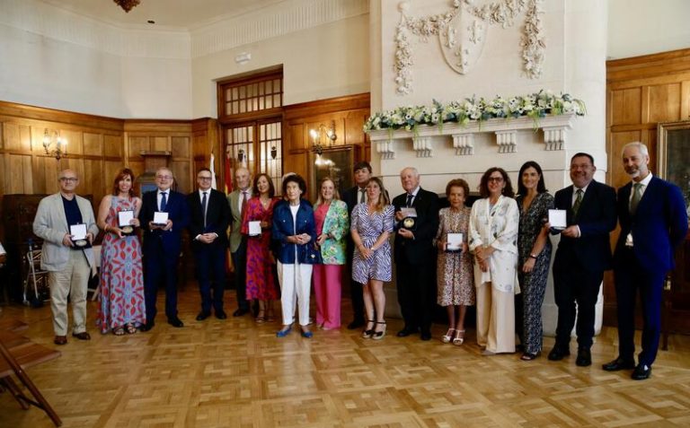 La UIMP celebra su 92 aniversario distinguiendo a 9 entidades, que renuevan su compromiso de colaboración