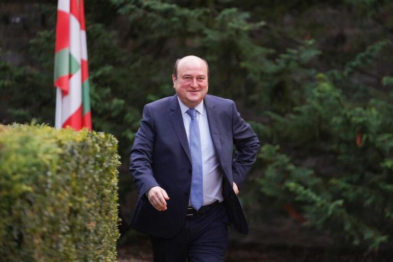 Ortuzar confía en que el triunfo de Kamala Harris en la convención demócrata le lleve a la presidencia