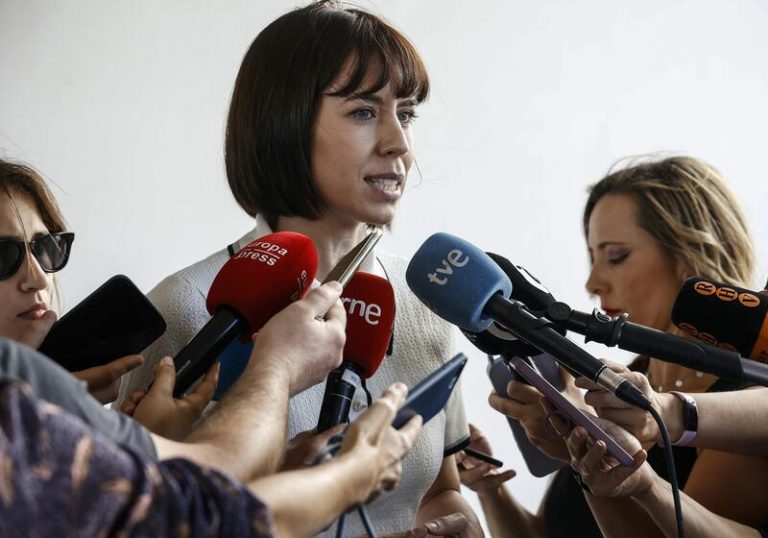 Morant insta a Feijóo a aproximarse más al centro y alejarse de la ultraderecha en inmigración