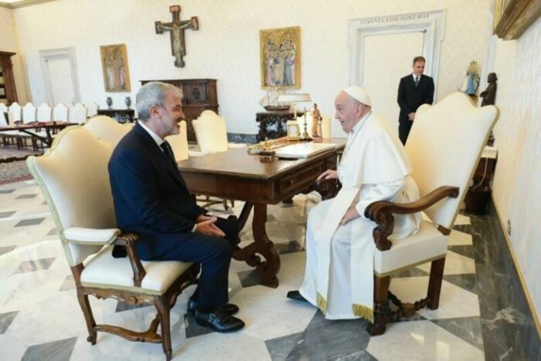 El Papa Francisco se reúne en privado con el regidor de Barcelona