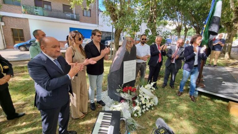San Vicente de Alcántara rinde tributo a José María Piris, primer menor ejecutado por ETA en Azkoitia en 1980