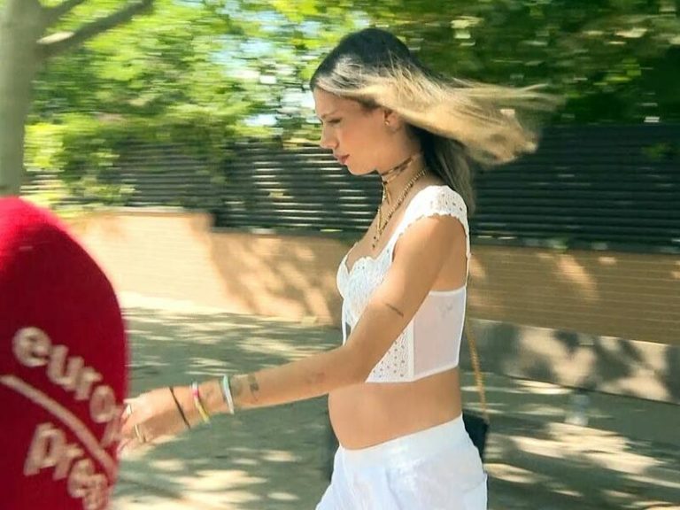 Alejandra Rubio disfruta de un sábado en compañía de una amiga y de su madre