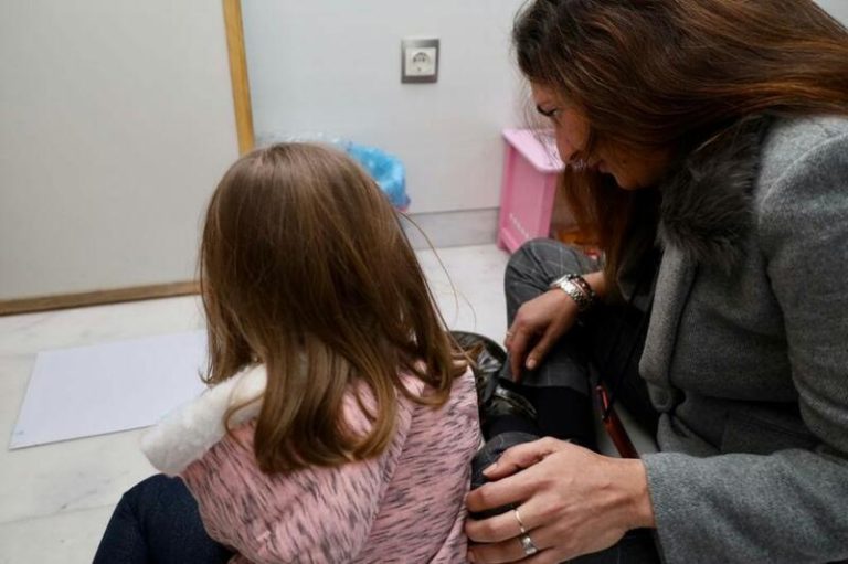 Andalucía revoluciona el sistema de acogida: más familias, menos instituciones