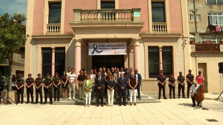 Rull, Prieto y Menor recuerdan en Rubí a las víctimas del doble crimen machista