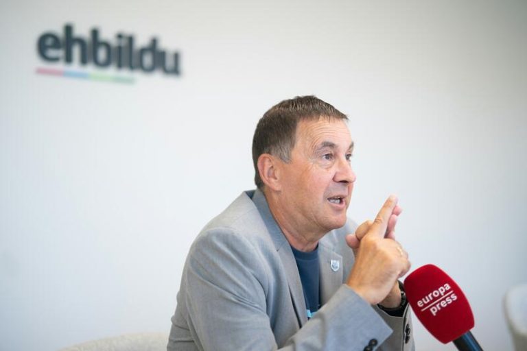 Otegi insta al respaldo gubernamental a un acuerdo por la diversidad nacional y una financiación distinta