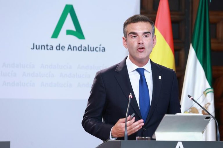 Exige la Junta de Andalucía acción urgente sobre las plantas desalinizadoras de Almería y Málaga en próxima reunión