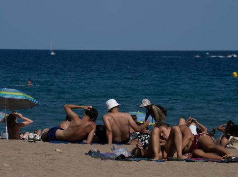 El tiempo se estabiliza, pero aprieta el calor en la zona sur de España El tiempo se estabiliza, pero aprieta el calor en la zona sur de España
