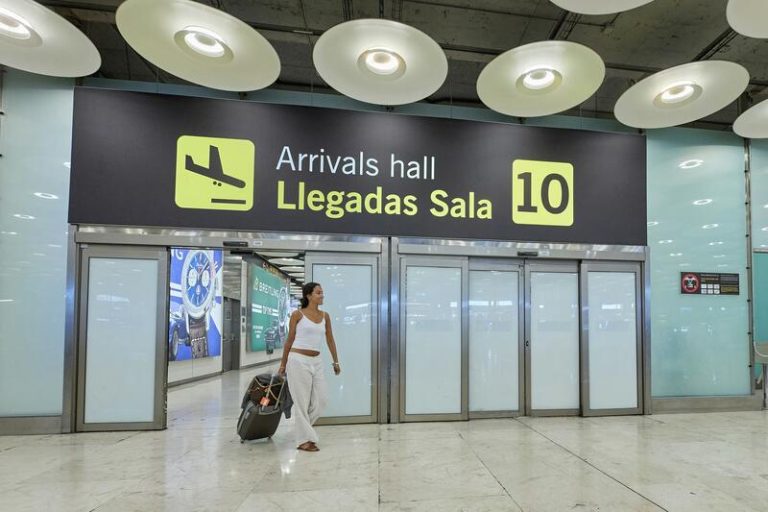 El precio del seguro de viaje varía hasta 103 euros según el destino, la edad y el modo escogido