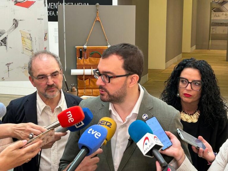 Barbón califica de farsa la unión de los líderes del PP y exige una propuesta sobre financiación