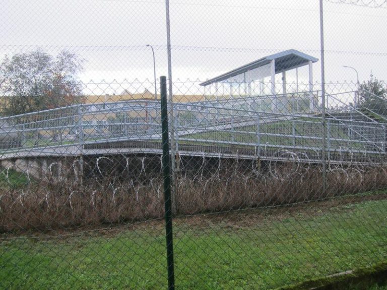 Arresto inmediato para el sospechoso de atacar a su familiar con una sierra mecánica en Peñamellera