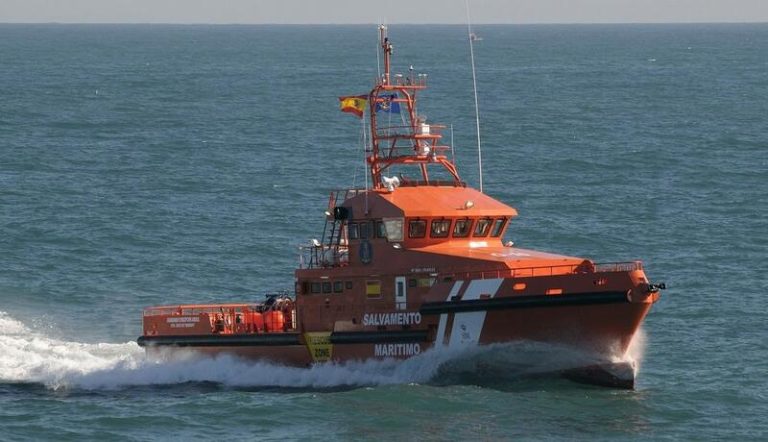 Rescatado un cayuco a la deriva con 120 migrantes cerca de Gran Canaria