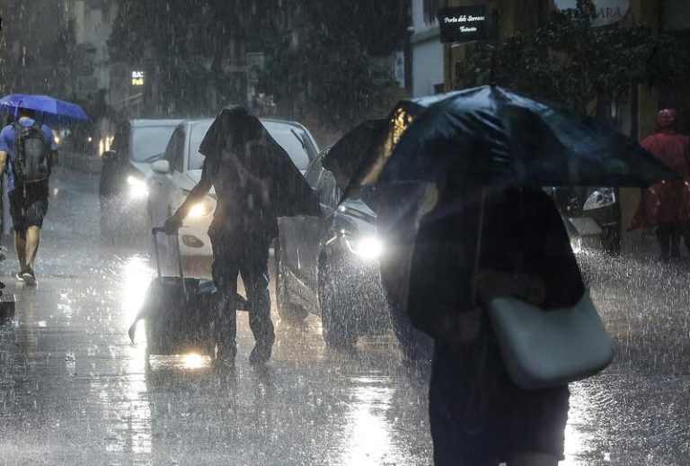 Más de la mitad de España estará el jueves en aviso por lluvias y tormentas con alerta naranja