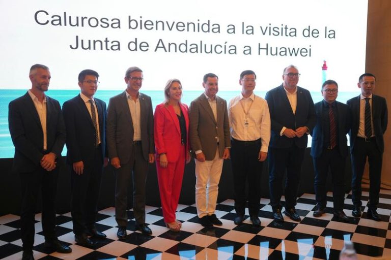Moreno, presidente de Andalucía, visita la oficina central de Huawei en Pekín y destaca su alianza para desarrollos digitales en la comunidad