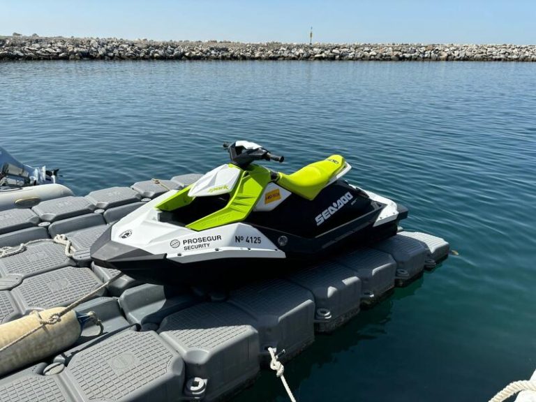 Prosegur revoluciona la vigilancia portuaria en España con motos de agua