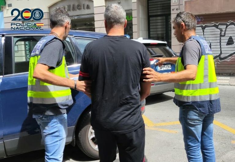 Arrestan a sospechoso por acometidas impropias a damas en zaguanes de inmuebles de Málaga