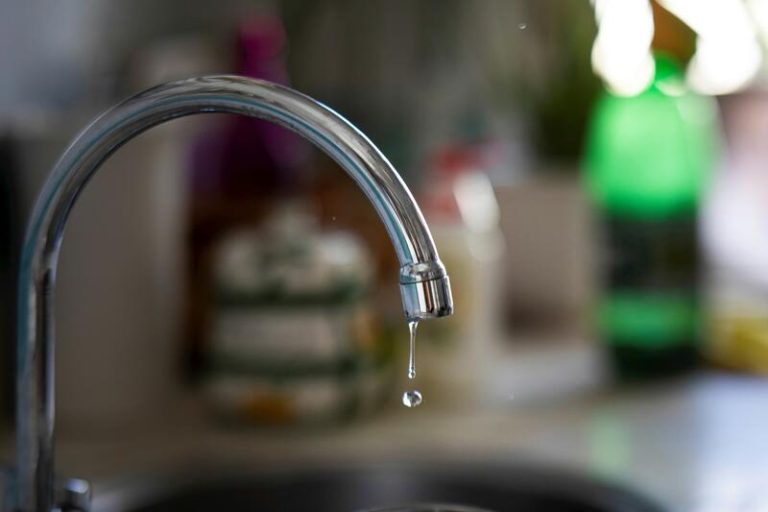 Estepa afronta cortes de agua nocturnos prolongados: así afecta a los vecinos