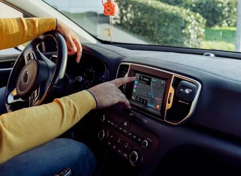 El truco de Android Auto que necesitas saber para combinar los avisos de Waze con Google Maps