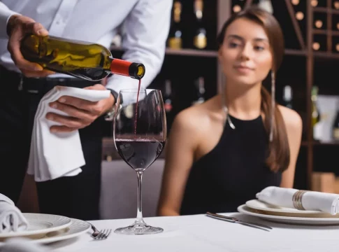 3 trucos para escoger un buen vino en un restaurante y parecer un sommelier 3 trucos para escoger un buen vino en un restaurante y parecer un sommelier