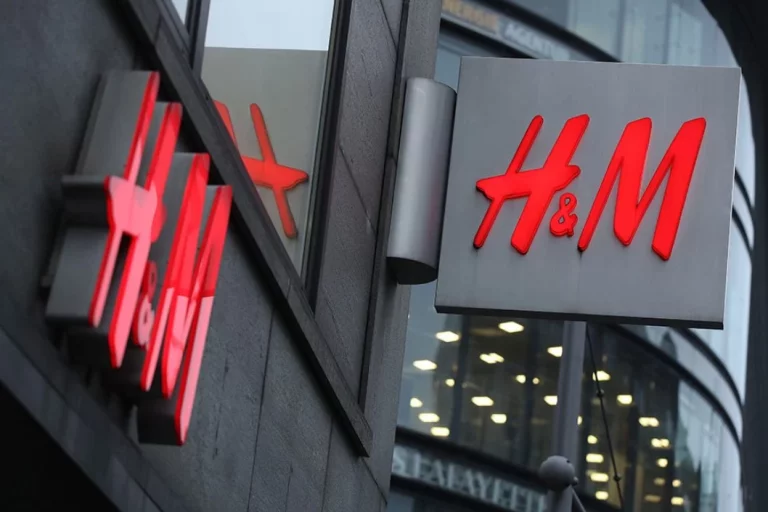 5 blusas de H&M elegantes, frescas y que disimulan tus brazos