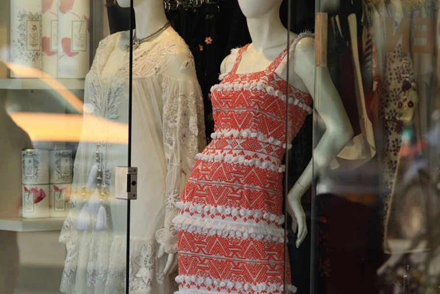 5 vestidos con lino que debes aprovechar en las rebajas de Mango Frescos y elegantes 5 vestidos con lino que debes aprovechar en las rebajas de Mango, ¡Frescos y elegantes!