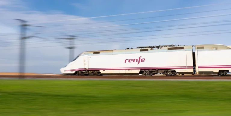 Renfe lanza abonos gratuitos para viajar por toda España: una oportunidad única para recorrer el país sin costo