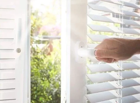 Baja las persianas al amanecer Baja las persianas al amanecer